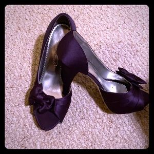 Plum bow detail high heels